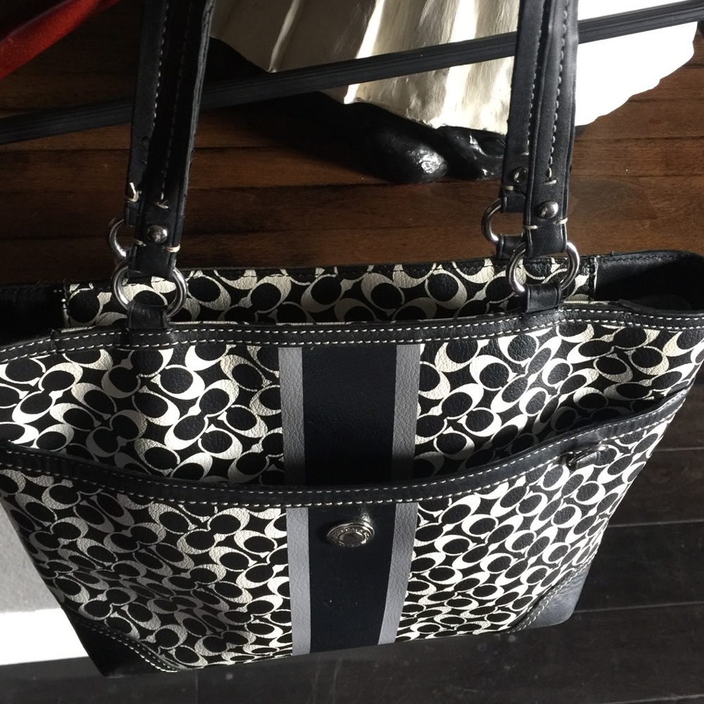 Coach Handbag - Picture 2 of 6